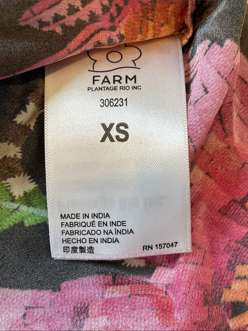 Farm Rio BLOOMING GARDEN BLACK BLOUSE
Bold floral print size XS NWT city ready - Picture 9 of 10
